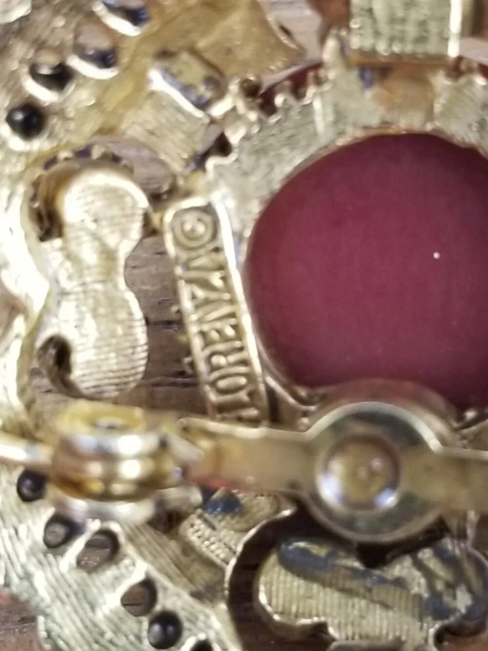 Vintage Florenza Cluster Pin Gold Ton Pearl Carnelian Signed 1 in Brooch